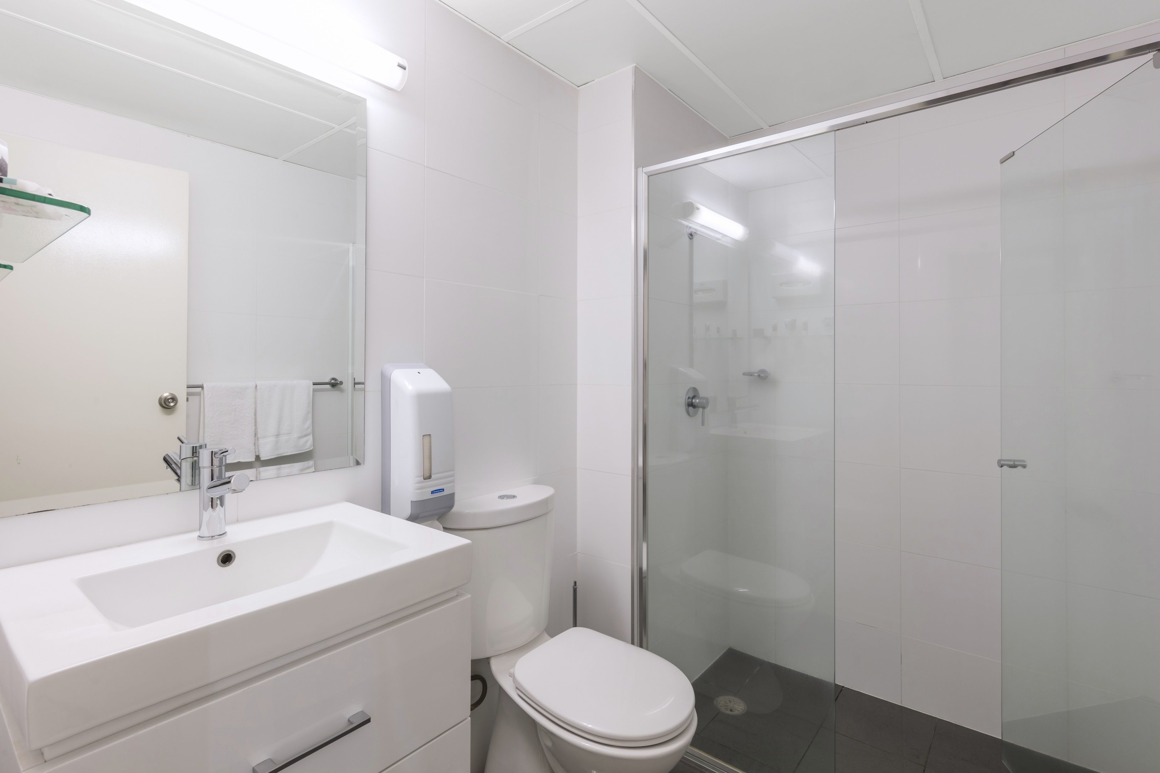 淋浴设施、环保洗浴用品、吹风机、毛巾