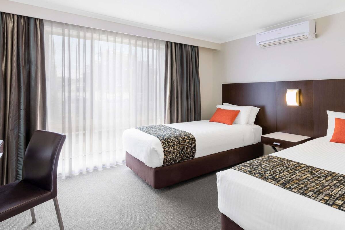 Studio, 1 Double Bed | Pillow-top beds, minibar, in-room safe, desk