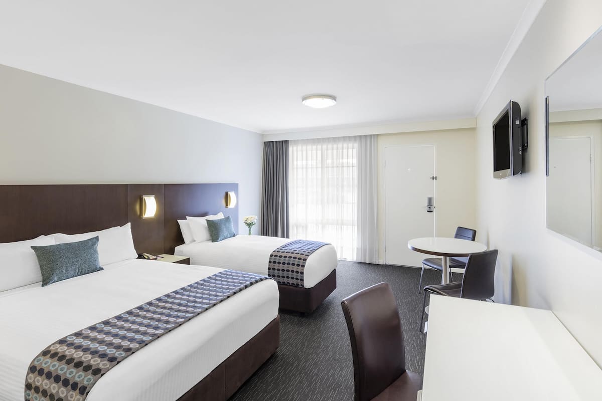 Habitació superior, diversos llits | Matalassos amb encoixinament addicional i minibar