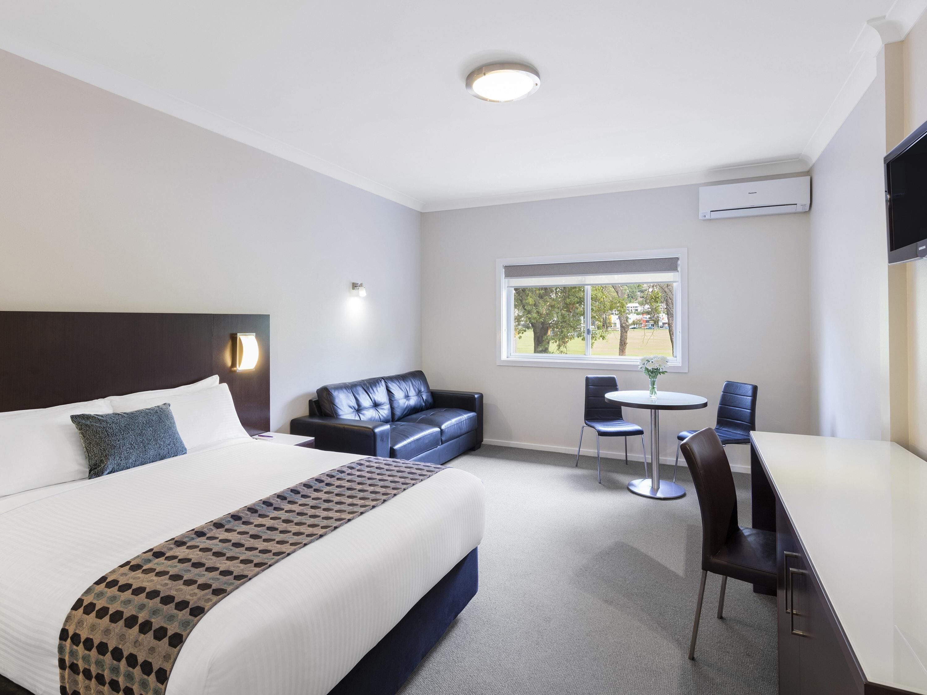 Colchones con pillow-top, minibar y caja de seguridad en la habitación 