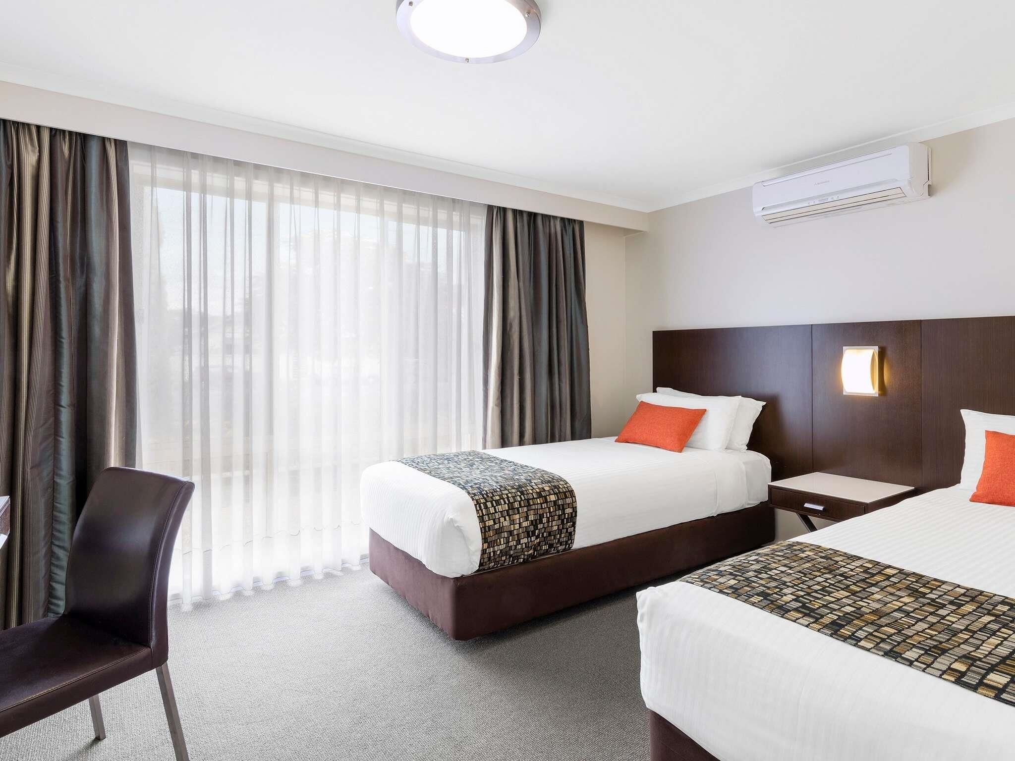 Studio, 1 Double Bed | Pillow-top beds, minibar, in-room safe, desk