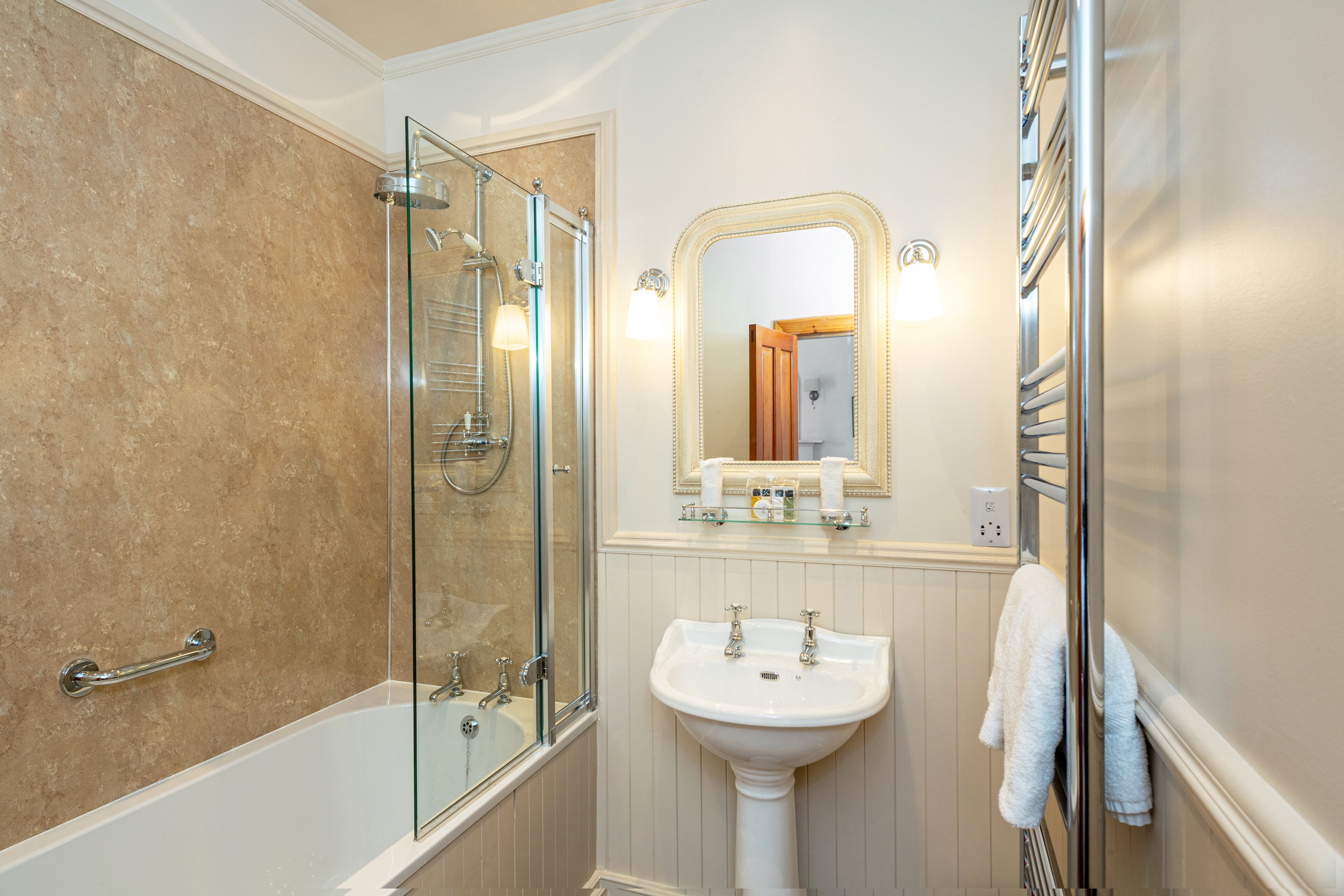 superior double room | bathroom | free toiletries, hair dryer, bathrobes, towels