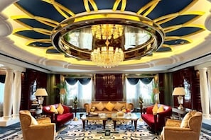 Minibar, in-room safe, cots/infant beds, alarm clocks - Inspirock Hotel (Jiaxing)