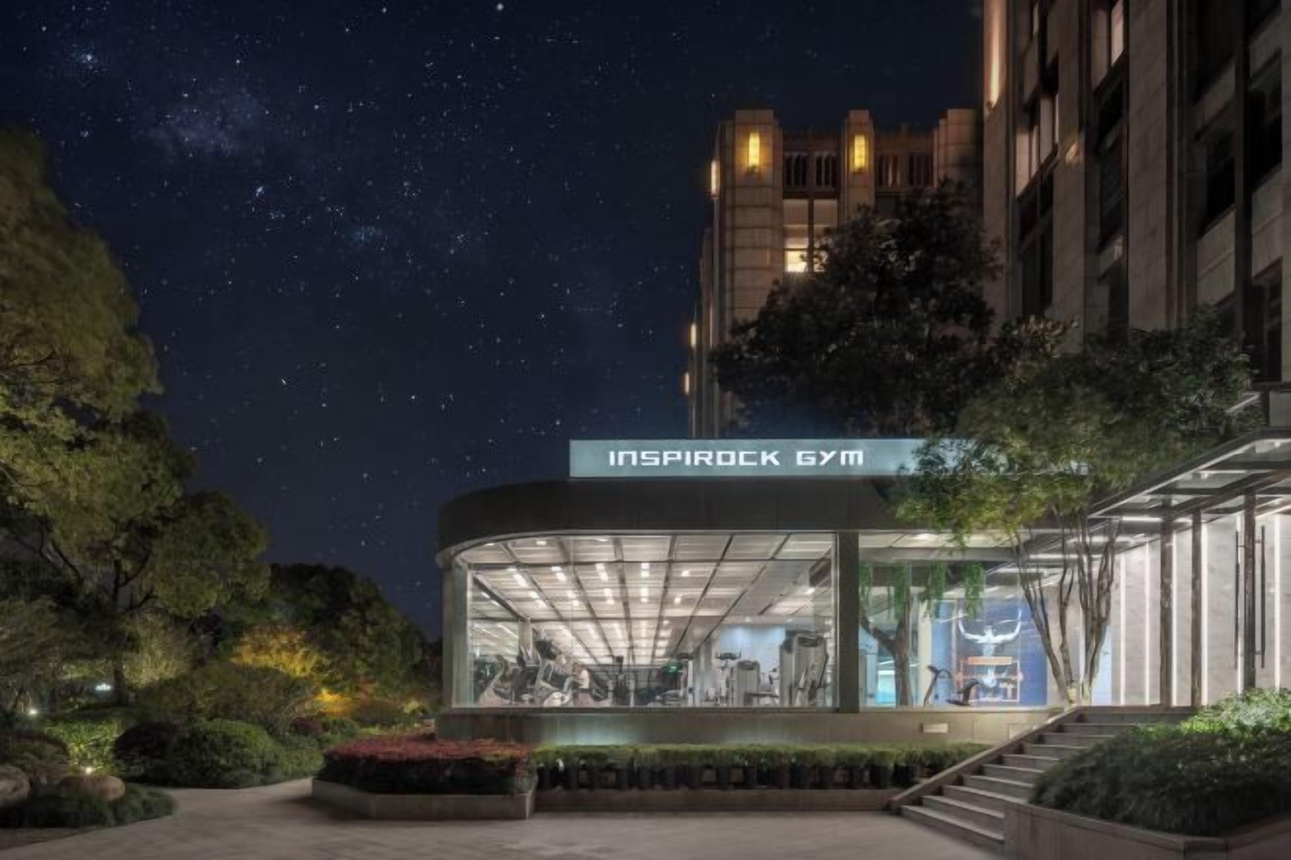 Minibar, in-room safe, cribs/infant beds, alarm clocks