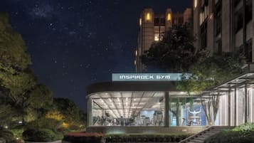 Minibar, in-room safe, cribs/infant beds, alarm clocks