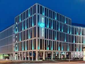 Property entrance - Motel One Köln-Altstadt (Cologne)