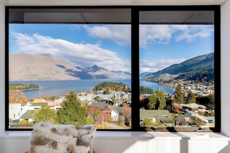Superior Double Room, 1 King Bed | Premium bedding, blackout drapes, soundproofing, iron/ironing board. Balmoral Lodge