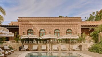 Outdoor pool, pool umbrellas, sun loungers