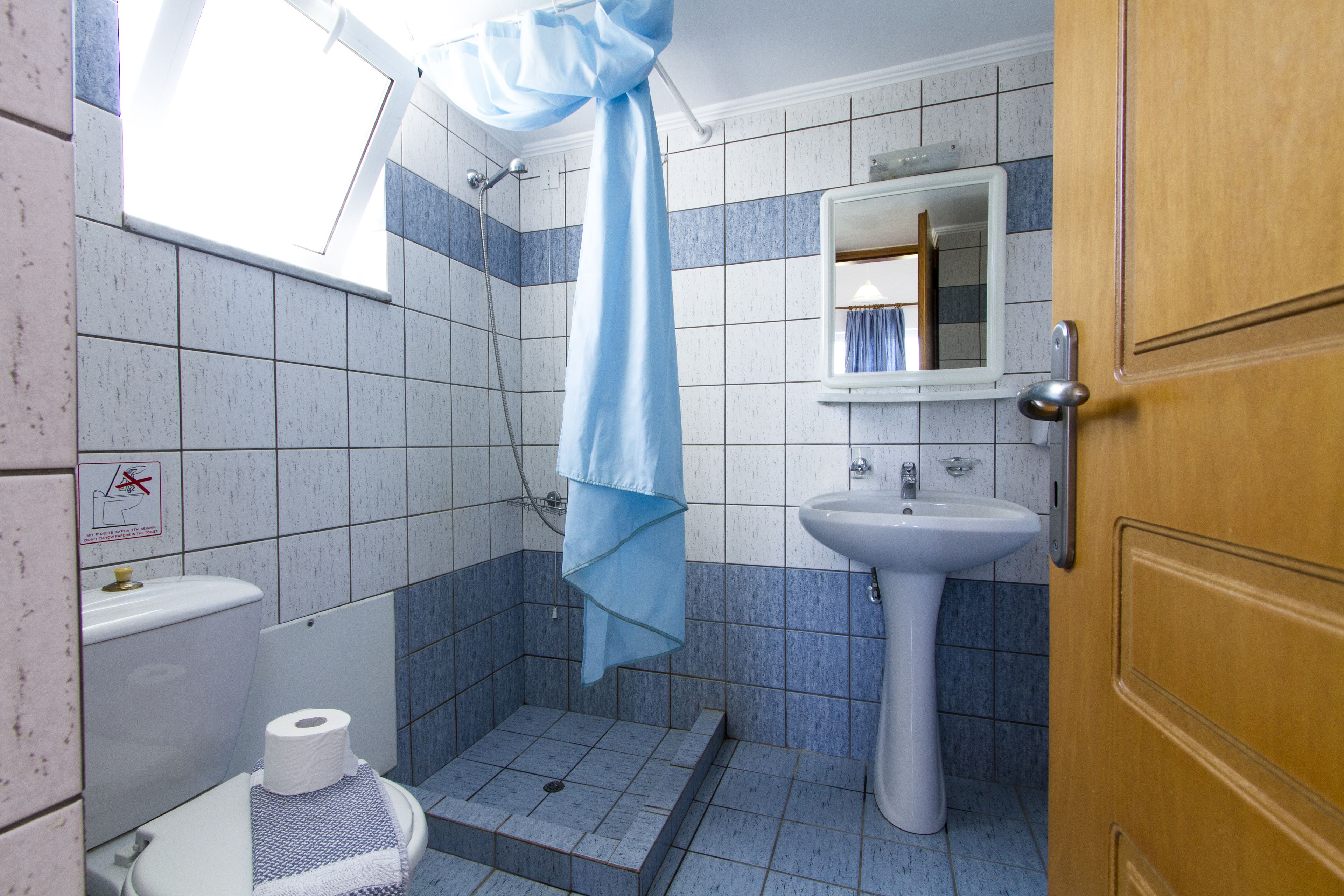 double or twin room sea view | bathroom | shower, towels