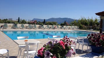 Outdoor pool, pool umbrellas, sun loungers