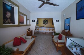 Interior - Hotel & Restaurant Bucaneros, Isla Mujeres (Isla Mujeres)