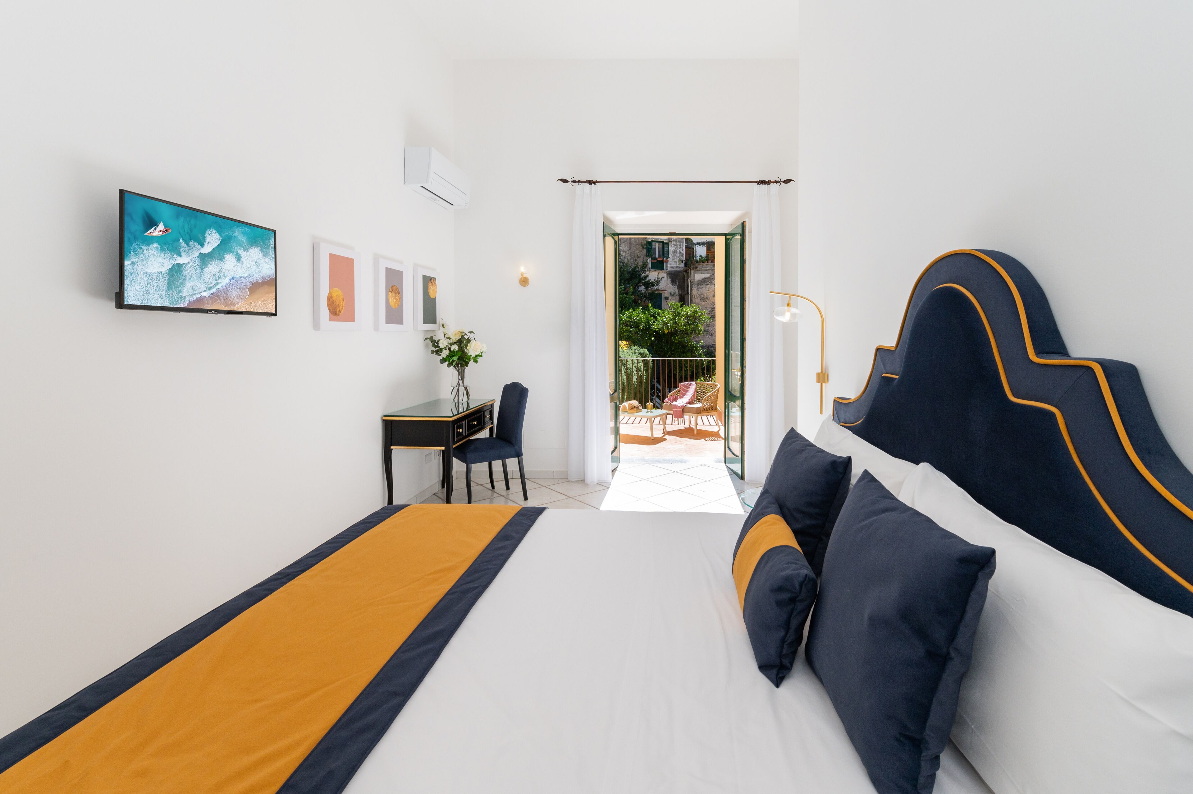 Elite Double Room | Egyptian cotton sheets, premium bedding, down comforters