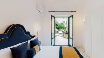 Classic Double Room | Egyptian cotton sheets, premium bedding, down comforters