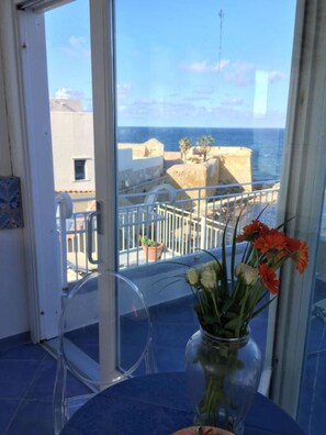 Maisonette, 1 Schlafzimmer, Terrasse, Meerblick | Wohnbereich | LCD-Fernseher