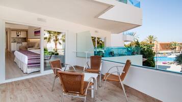 Escritorio, cunas (de pago), wifi gratis y accesible en silla de ruedas