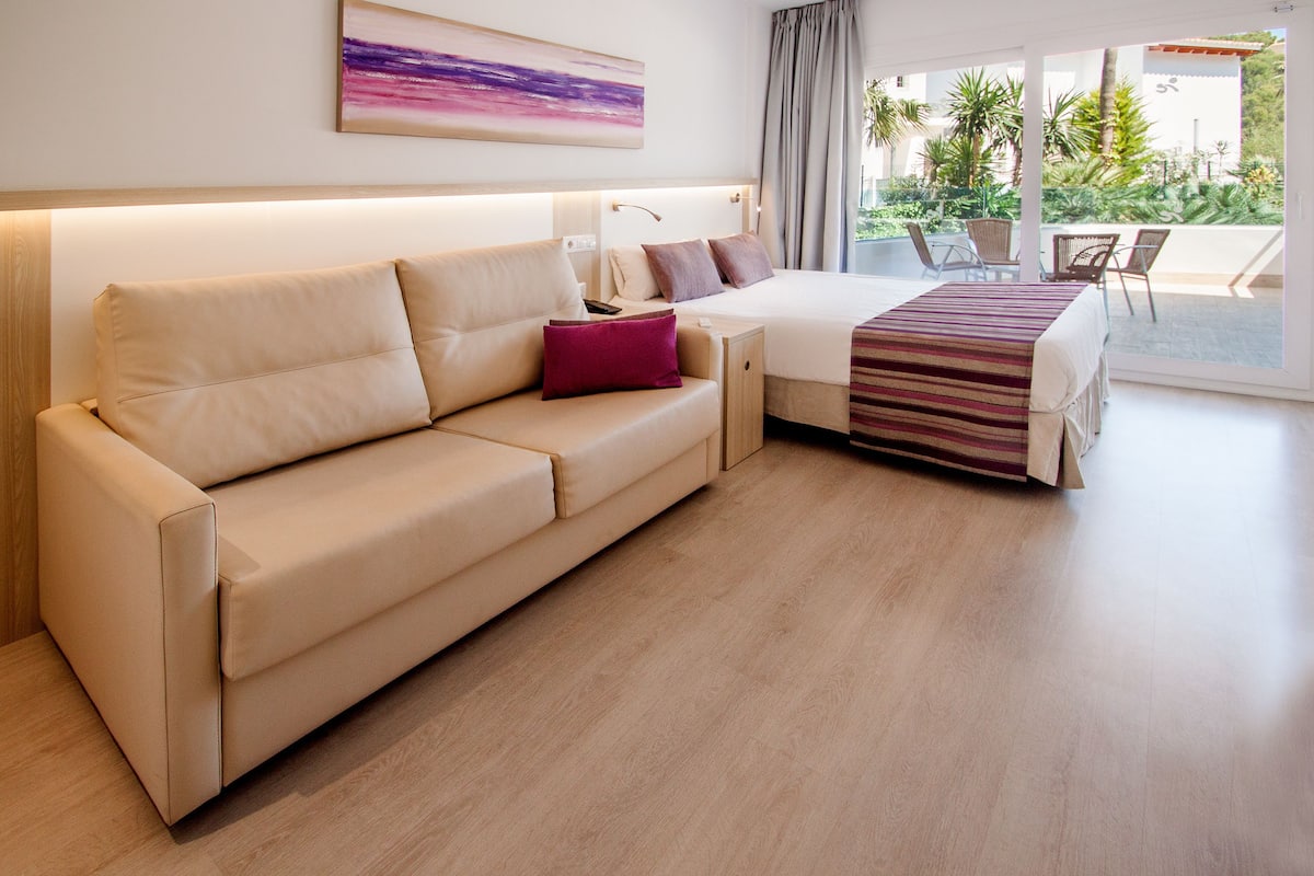 Desk, cots/infant beds, free WiFi, wheelchair access