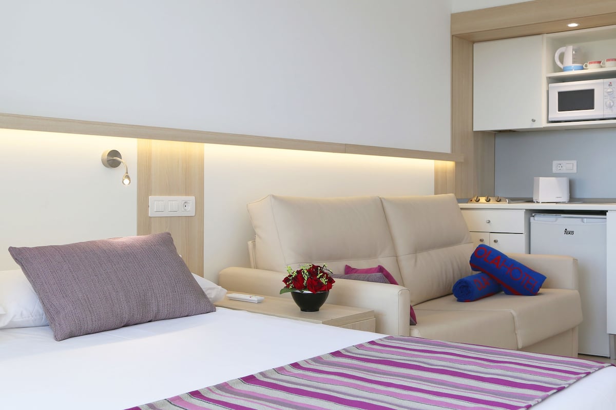 Desk, cots/infant beds, free WiFi, wheelchair access