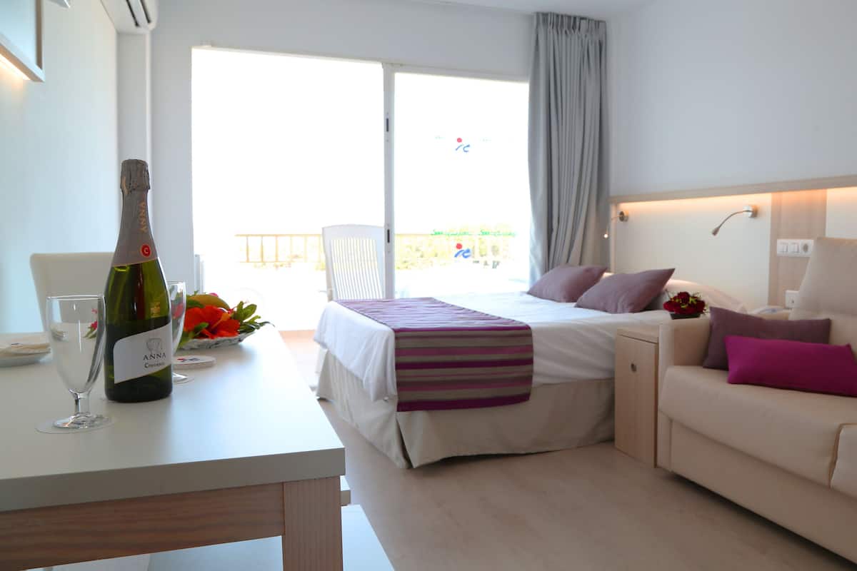 Desk, cots/infant beds, free WiFi, wheelchair access