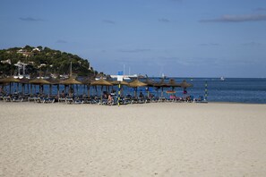 Pantai berhampiran 