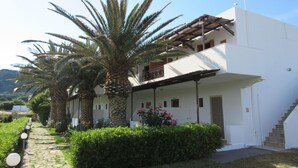 Exterior - Meroi Studios (Skiros)