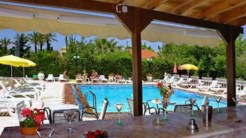 Poolside bar