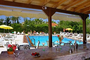 Poolside bar
