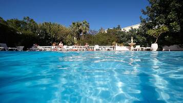 Outdoor pool, pool umbrellas, sun loungers
