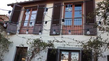 Superior-Doppelzimmer (La Soffitta) | 1 Schlafzimmer, italienische Bettbezüge von Frette, Daunenbettdecken