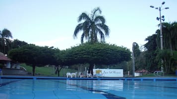 8 albercas al aire libre