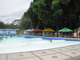 8 piscinas al aire libre