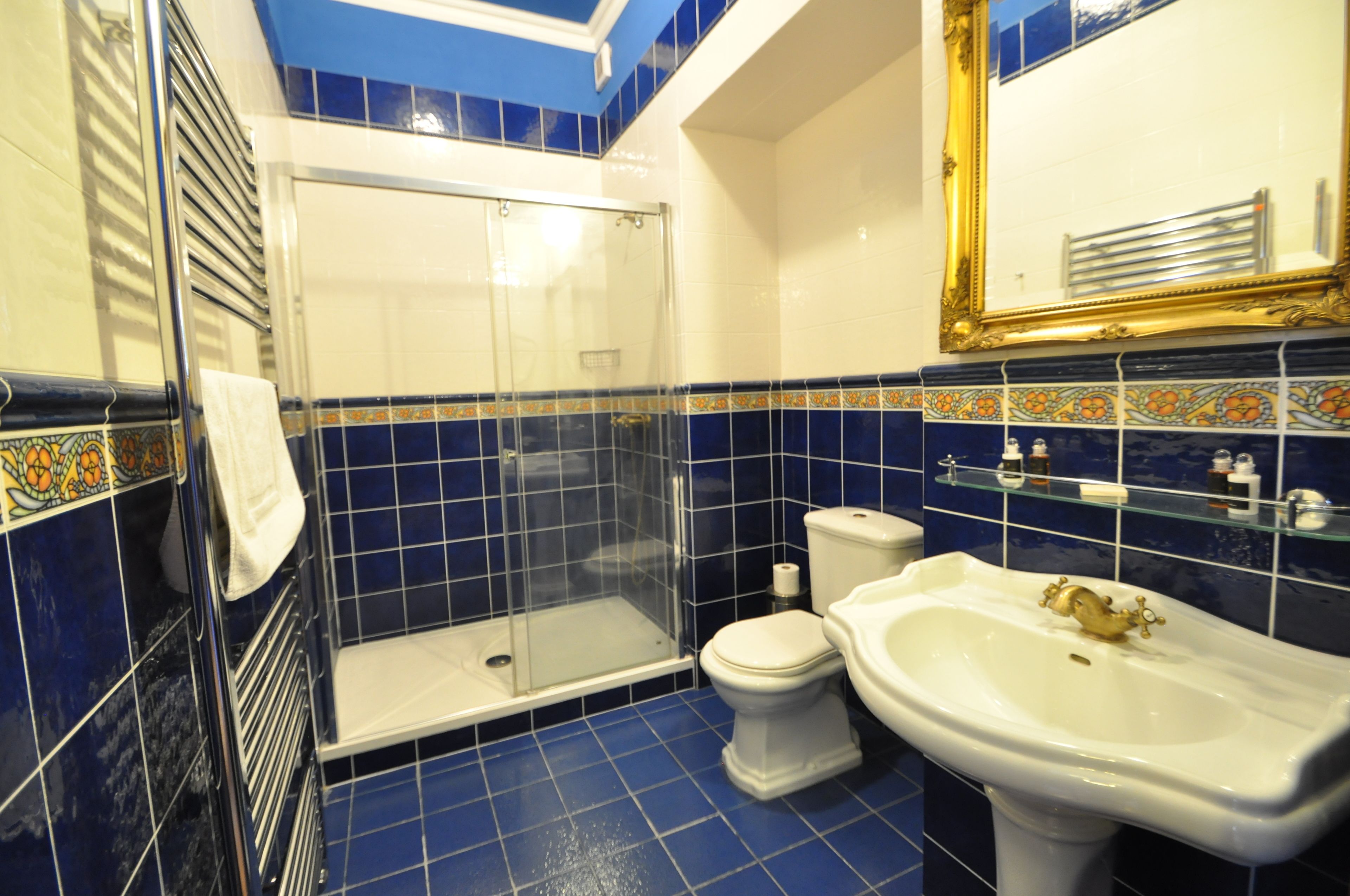 presidential suite, 2 bedrooms | bathroom | shower, designer toiletries, hair dryer, towels