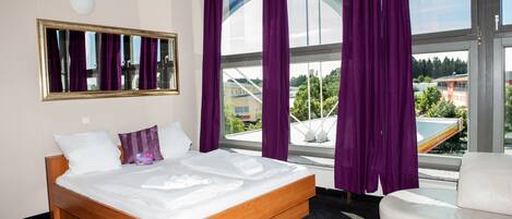 Bureau, chambres insonorisées, lits bébé (gratuits)