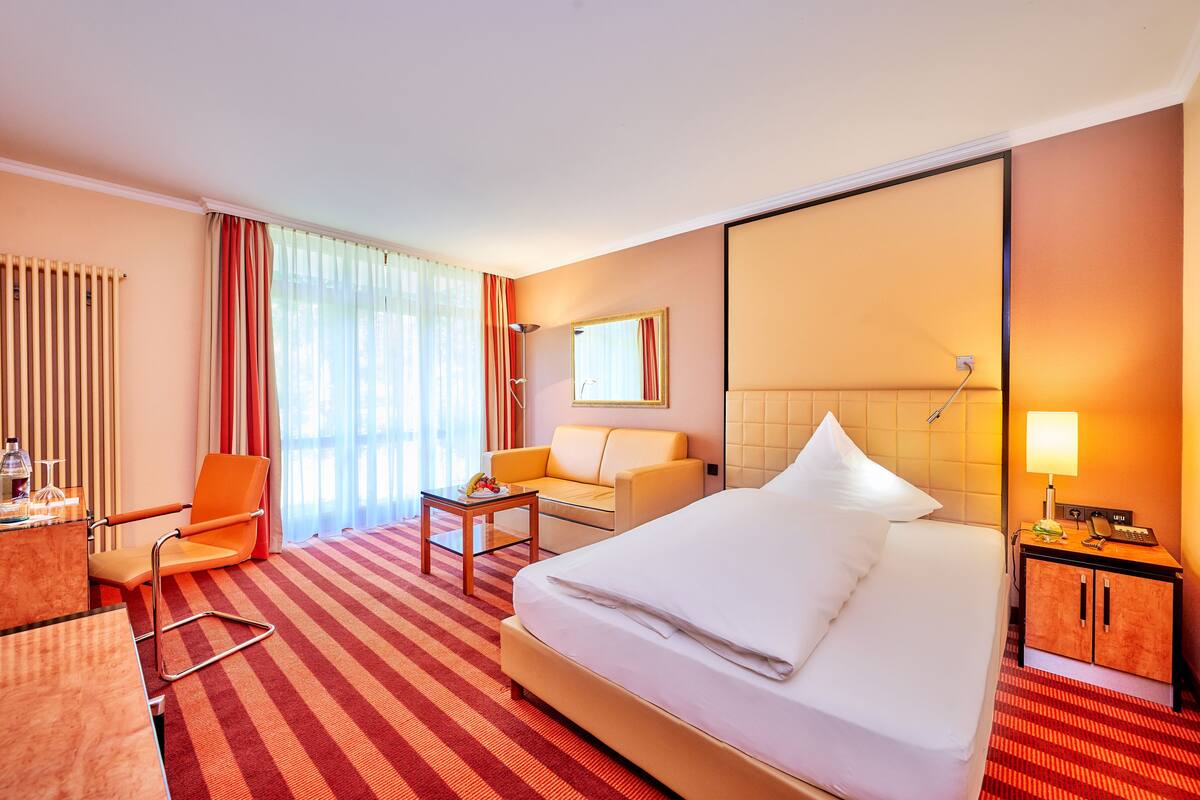 basic single room | premium bedding, pillow-top beds, minibar, in-room safe