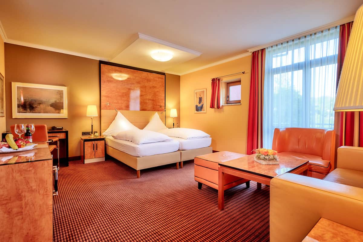 basic double room, 1 bedroom, non smoking | premium bedding, pillow-top beds, minibar, in-room safe