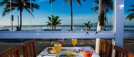 Ilmainen päivittäinen buffetaamiainen