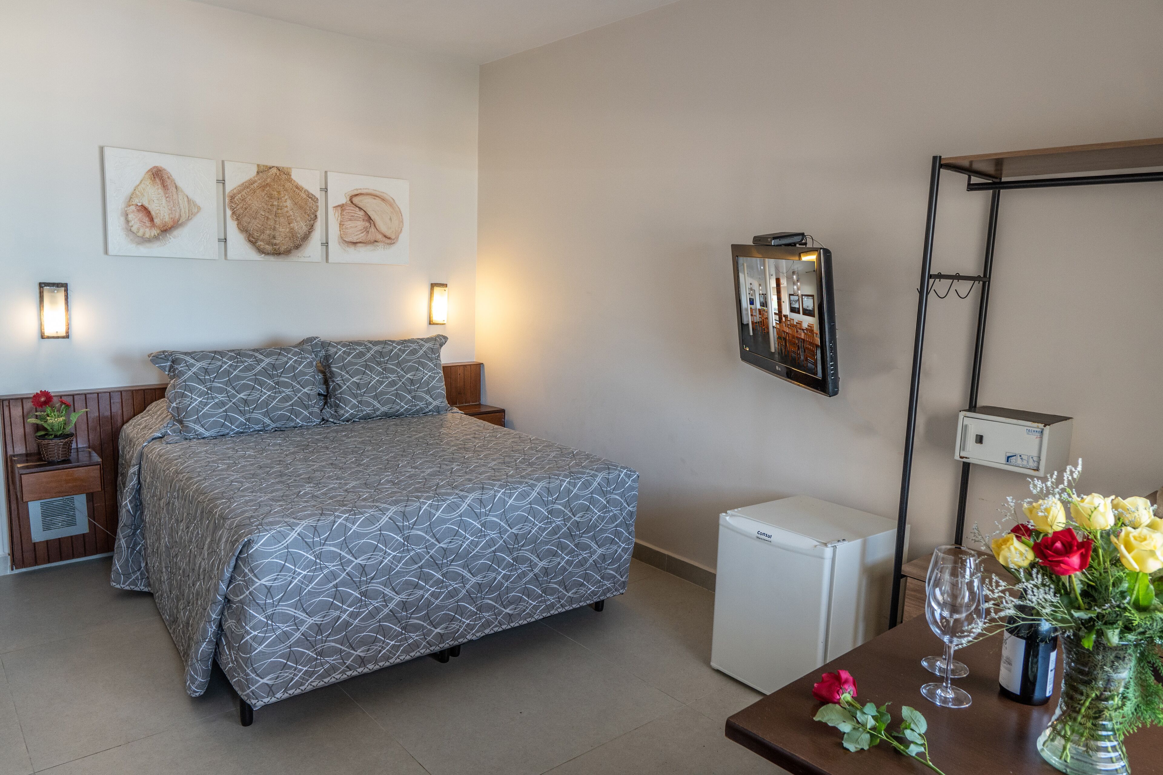 Quarto superior, vista para a praia | Frigobar, cofres nos quartos, Wi-Fi de cortesia, roupa de cama