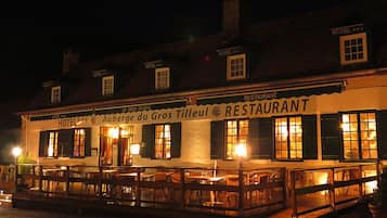 Façade de l’hébergement - soirée/nuit