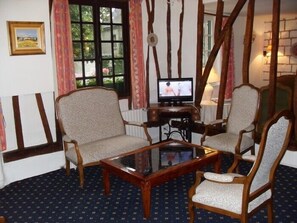 80-cm plasma TV with digital channels, TV - Auberge du Gros Tilleul (Argoules)