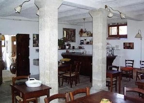 Desayuno buffet (EUR 10 por persona)