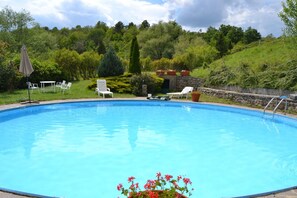 Outdoor pool, pool loungers - Praticino (Castelfranco Piandisco)
