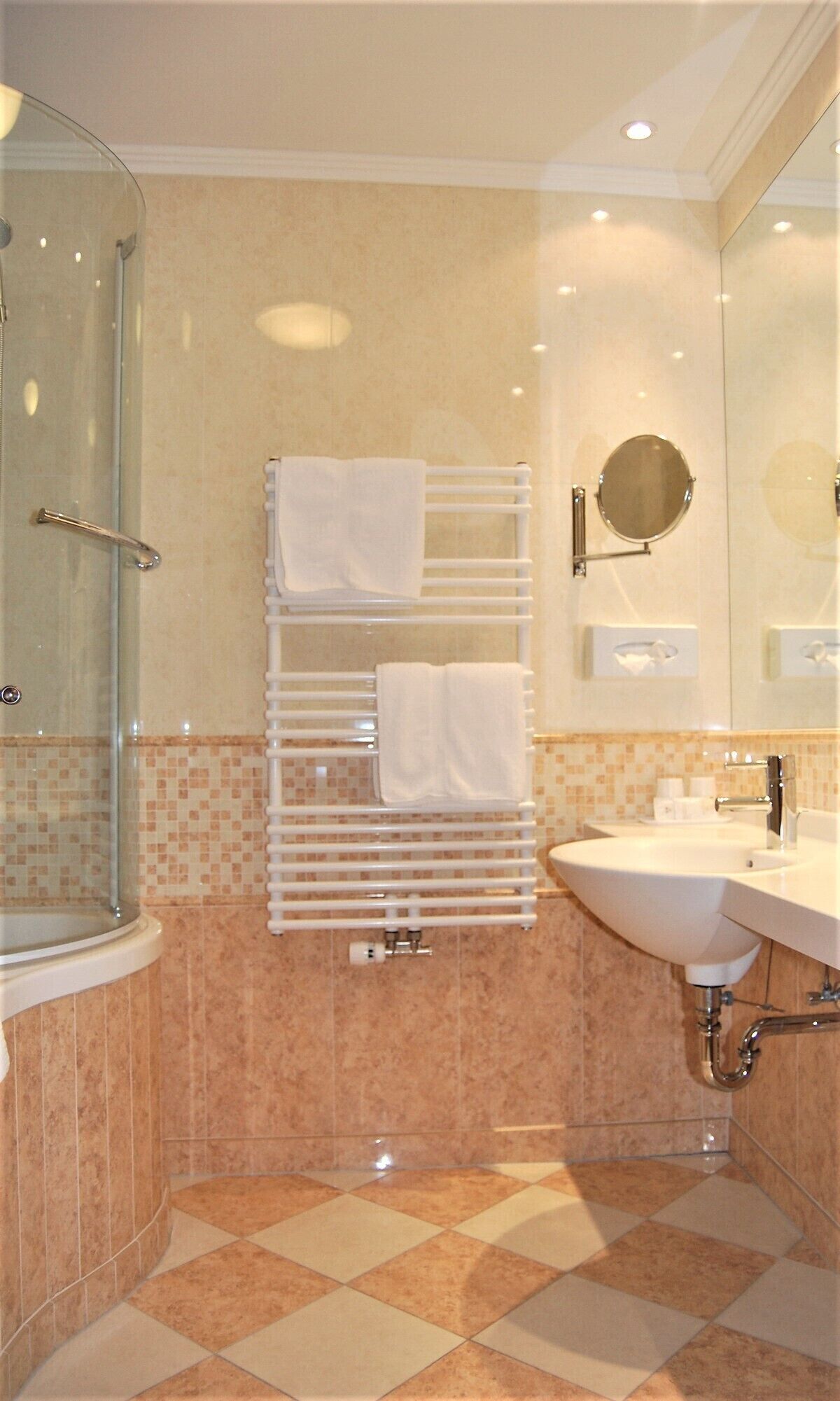 family room, 1 bedroom, non smoking | bathroom | hair dryer, towels