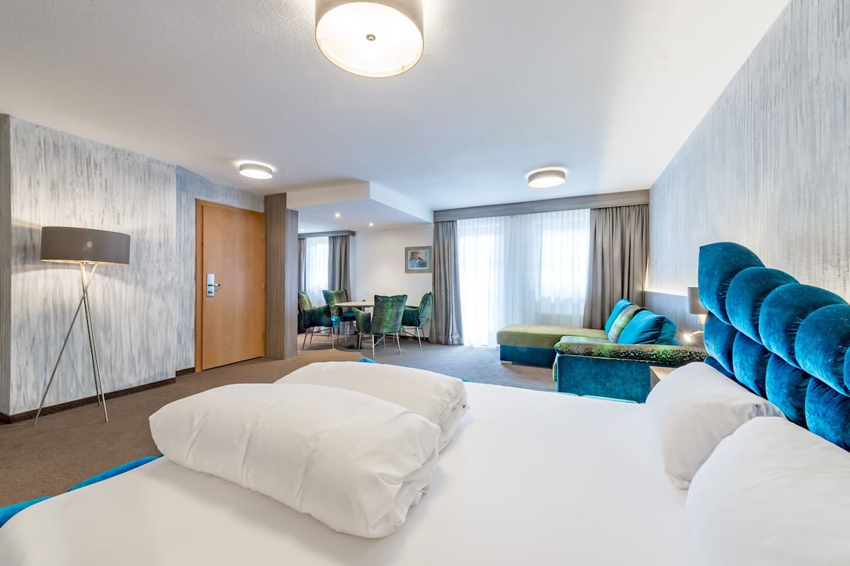 superior double room, 1 bedroom, non smoking | hypo-allergenic bedding, in-room safe, cots/infant beds, travel cot