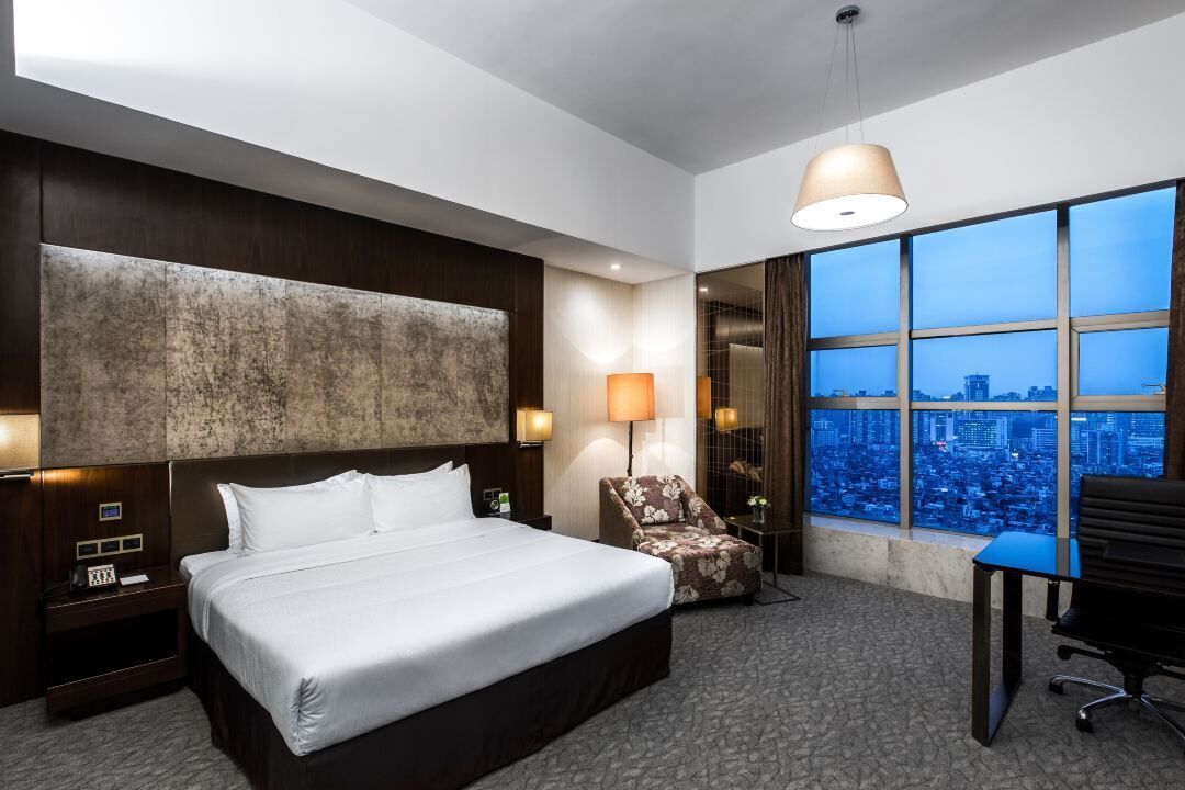 business double room | in-room safe, desk, blackout curtains, iron/ironing board