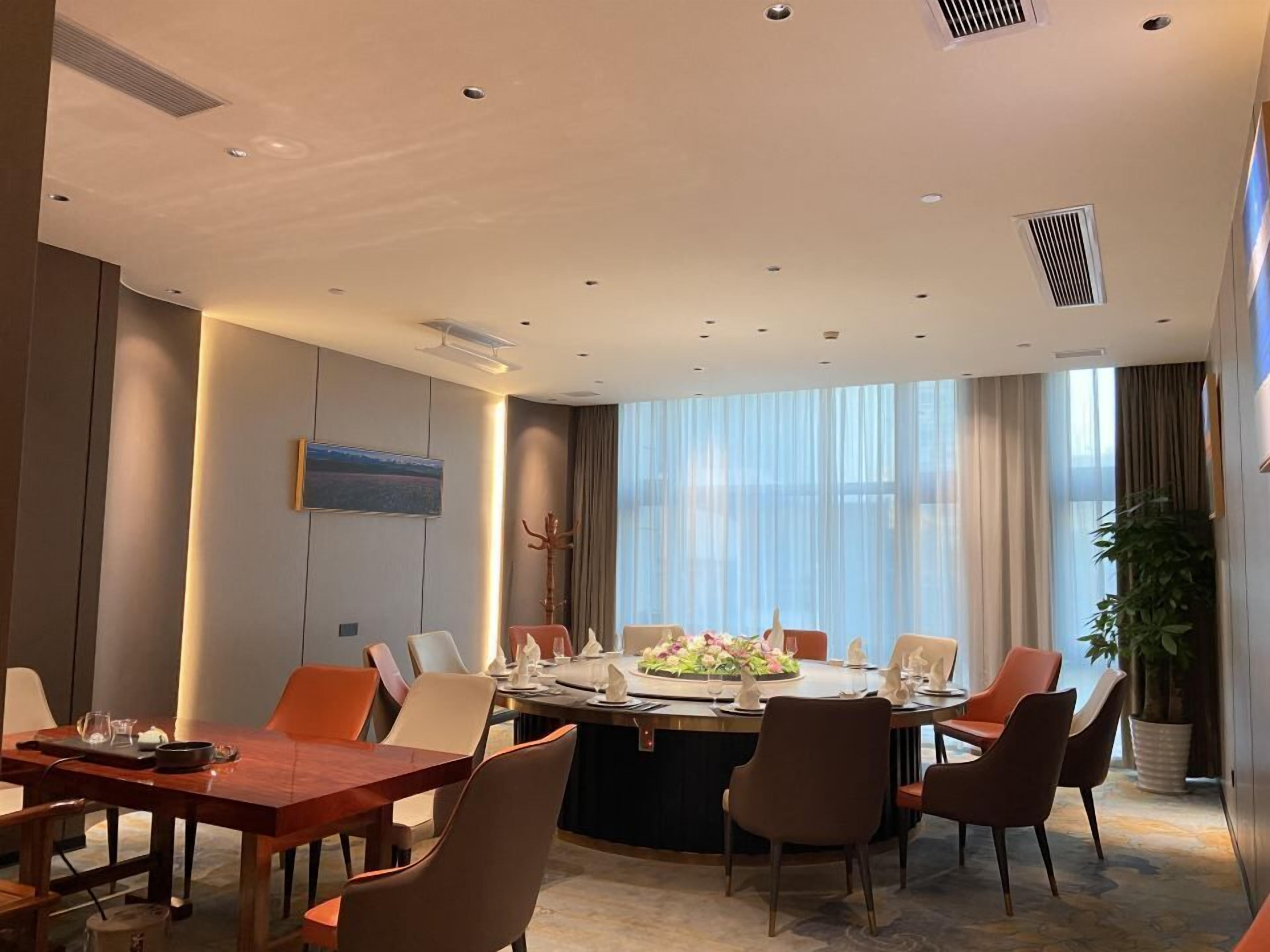 breakfast, lunch, dinner served; chinese cuisine