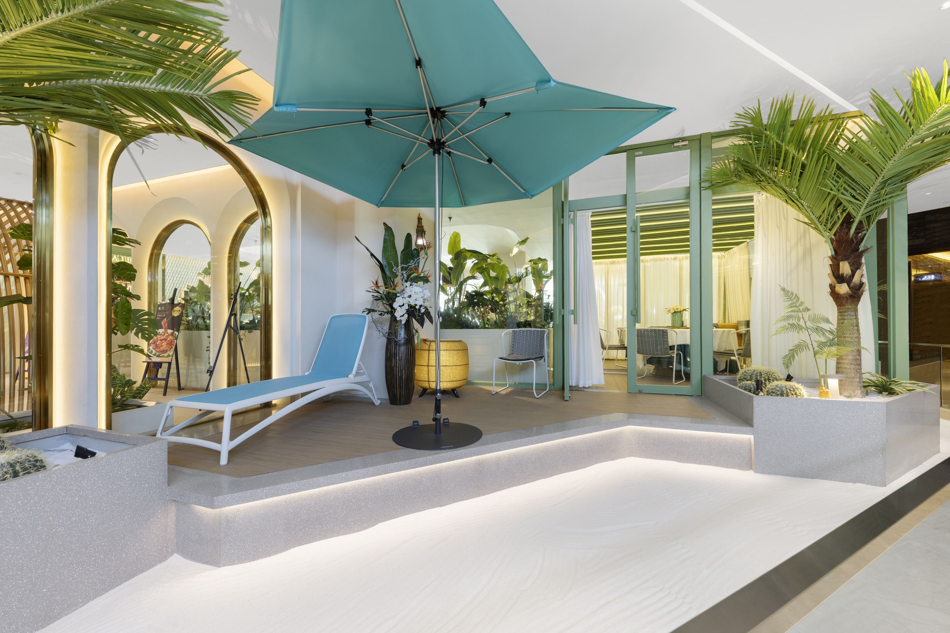 breakfast, lunch, dinner served; chinese cuisine