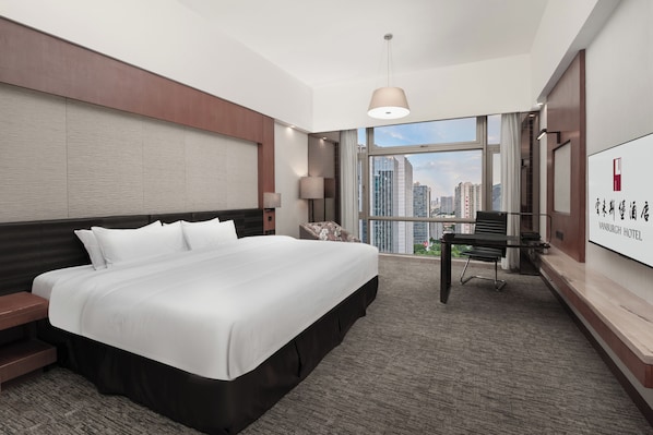 2.4m King Bed Room | In-room safe, desk, blackout drapes, iron/ironing board - Vanburgh Hotel (Guangzhou)