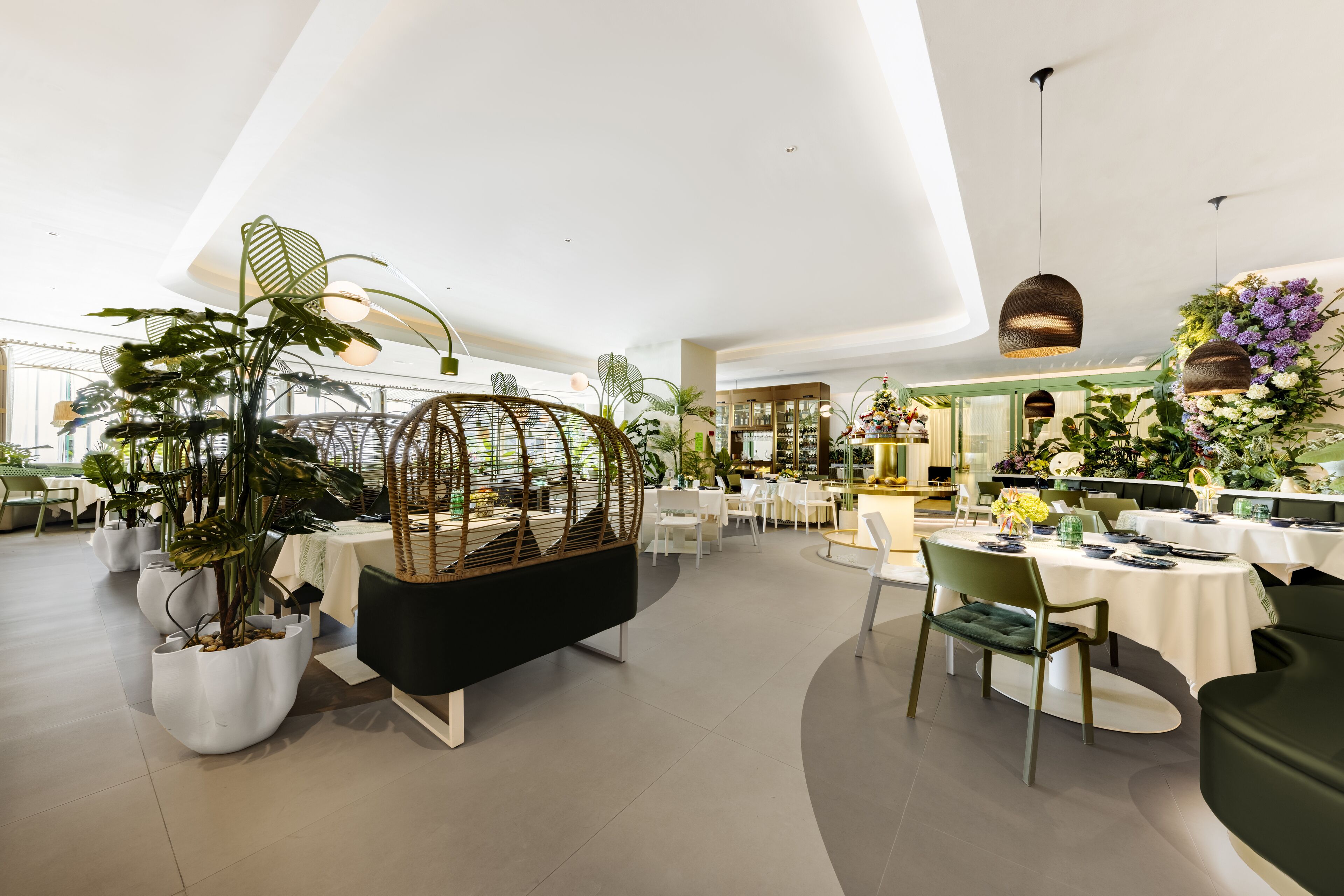 breakfast, lunch, dinner served; chinese cuisine