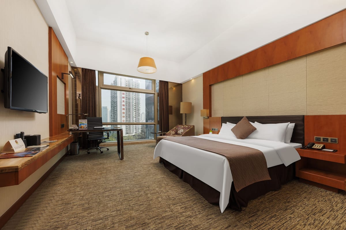 Deluxe Double Room | In-room safe, desk, blackout drapes, iron/ironing board