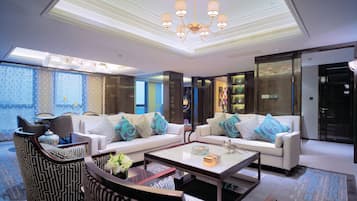 行政套房, 1 张特大床 | 羽绒被、客房内保险箱、特色装修、特色家居