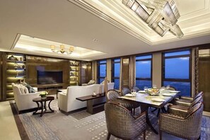 2 restaurants, breakfast, lunch, dinner served; Chinese cuisine - The Qube Hotel Shanghai Xinqiao (Shanghai)